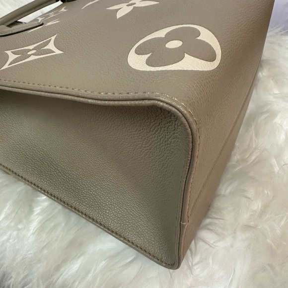 🧿Authentic Louis Vuitton Onthego MM turtle dove empriente leather🧿SOLD🧿 - Picture 8 of 13